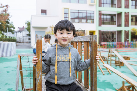 儿童素质幼儿园户外可爱男孩背景