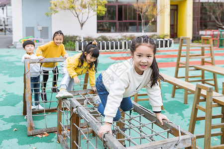 幼儿园户外儿童素质拓展背景