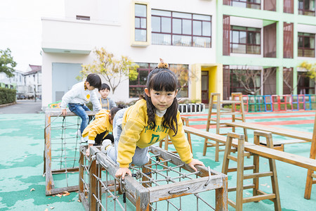 幼儿园户外儿童素质拓展图片