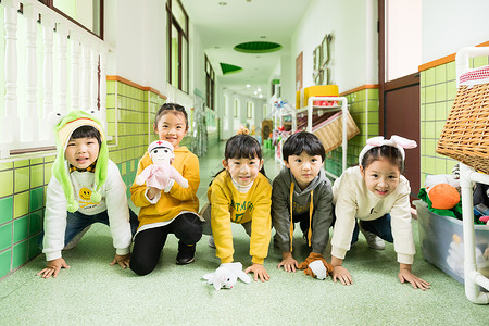 扮演熊猫的男孩幼儿园儿童动物扮演背景