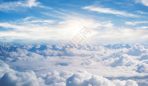 高空俯瞰云端设计图片