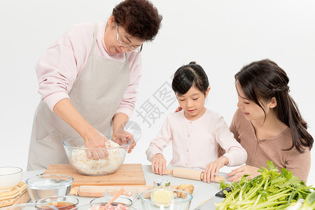 一家人和面包饺子图片