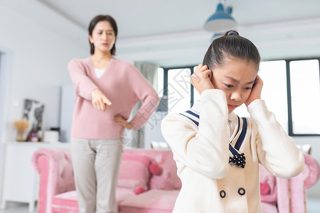 女孩烦恼形象图片