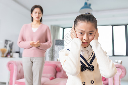 女孩烦恼形象图片