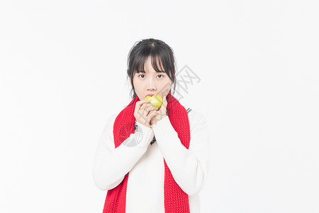 新春少女手吃水果图片