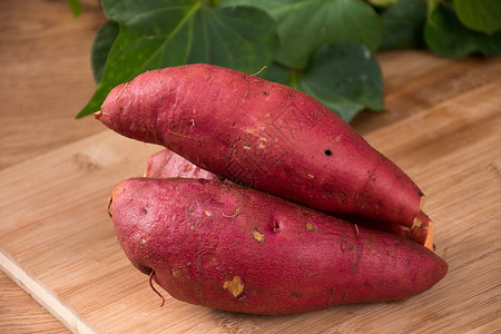 地瓜食品洗红薯高清图片