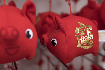 红色猪年抽奖券小猪玩偶背景
