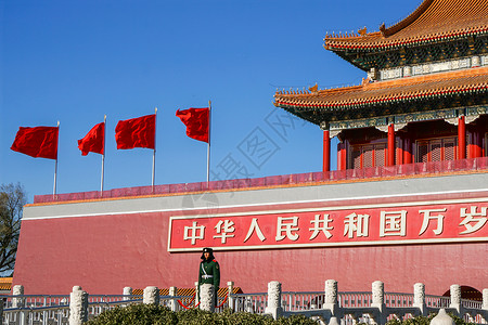 持枪的解放军北京天安门景色背景