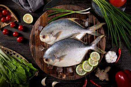 金鲳鱼鱼配蔬菜高清图片