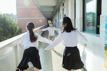跳舞的女孩海报学生奔向老师怀抱背景