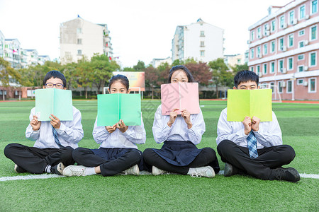 学生聊天青少年操场阅读交流背景