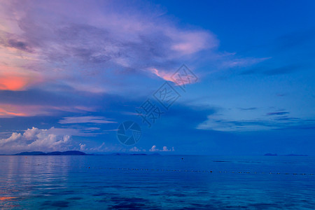 晨昏中的海天一色背景图片