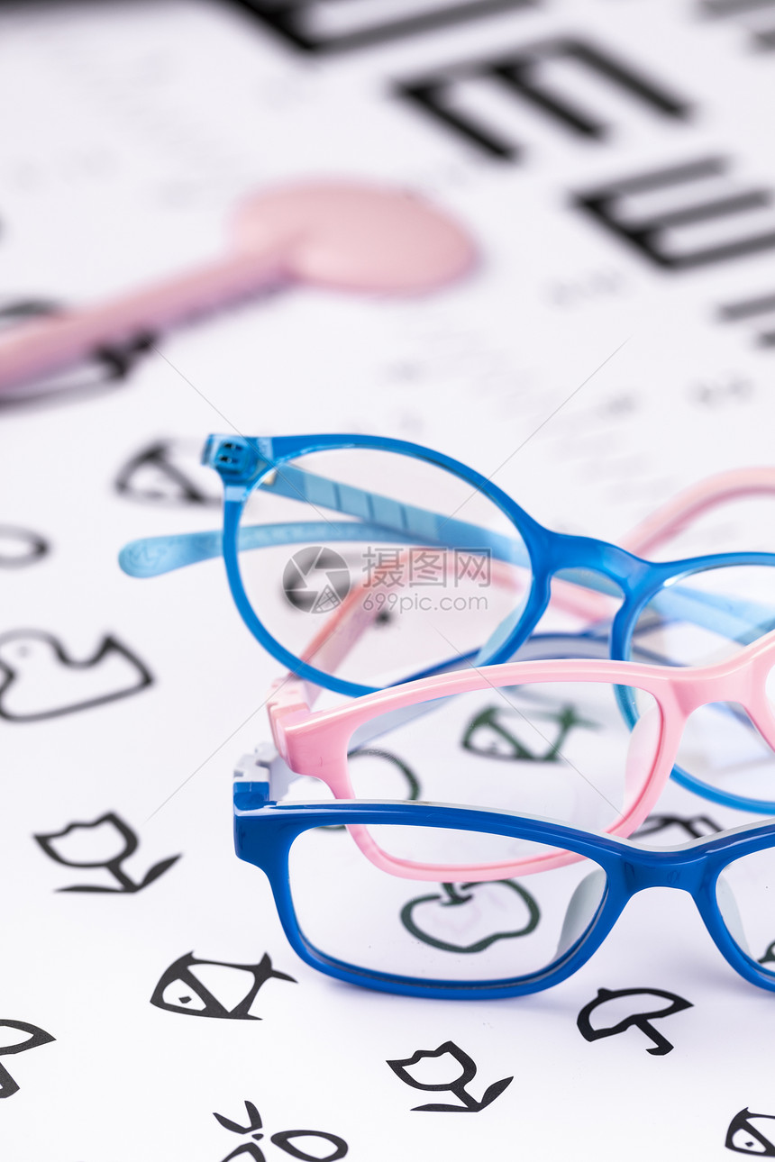 眼镜与视力表图片