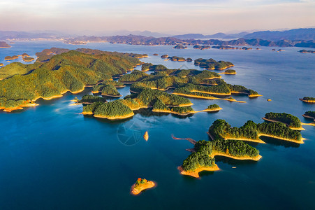 千岛湖希尔顿杭州千岛湖的很多小岛背景