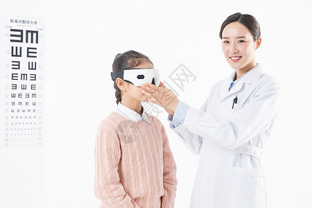 医生给女生佩戴护眼仪器背景图片