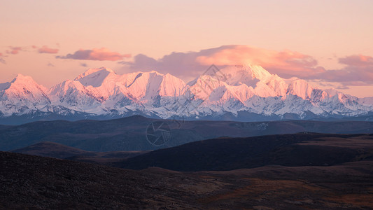 四川川西藏区贡嘎山日落背景图片