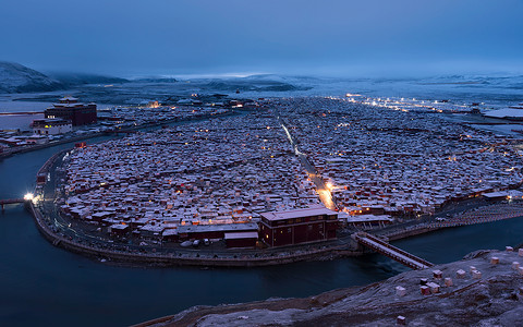 四川川西藏区亚青寺晨曦背景图片