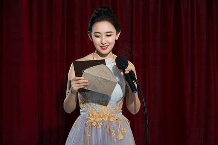 演员名单女主持人公布获奖名单背景