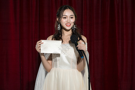 女演员宣布获奖名单背景图片