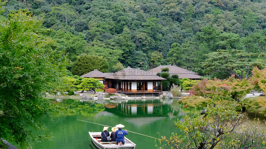 日本高松栗林公园眺望掬月亭图片