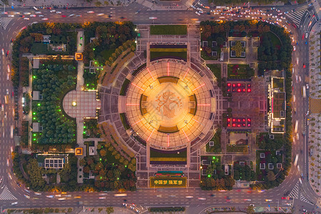 航拍武汉巨大的中心广场背景图片