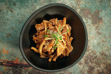 山菌牛坑腩美味法式菜高清图片