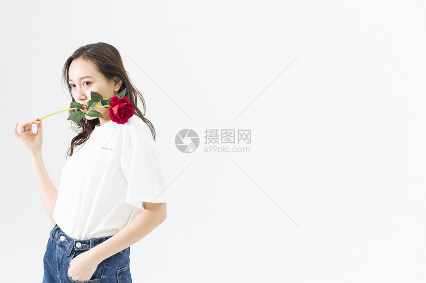 年轻女性和玫瑰花图片