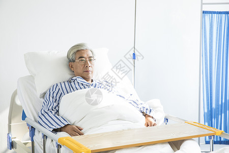 老年病人病床图片