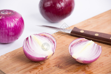 切开的洋葱紫色黄葱头高清图片