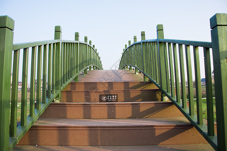 铁桥背景图片