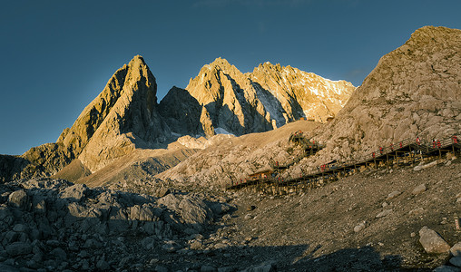 玉龙雪山风景照背景图片