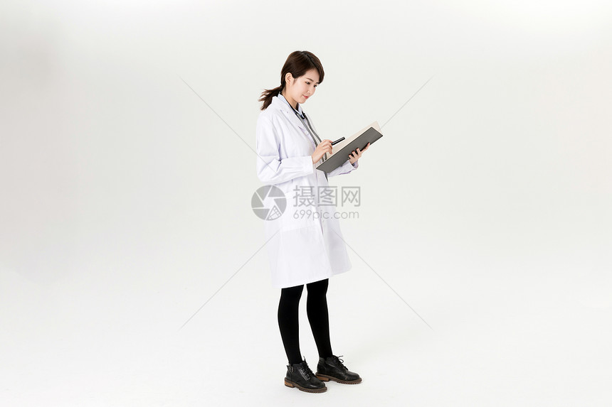 女性医生拿病历图片