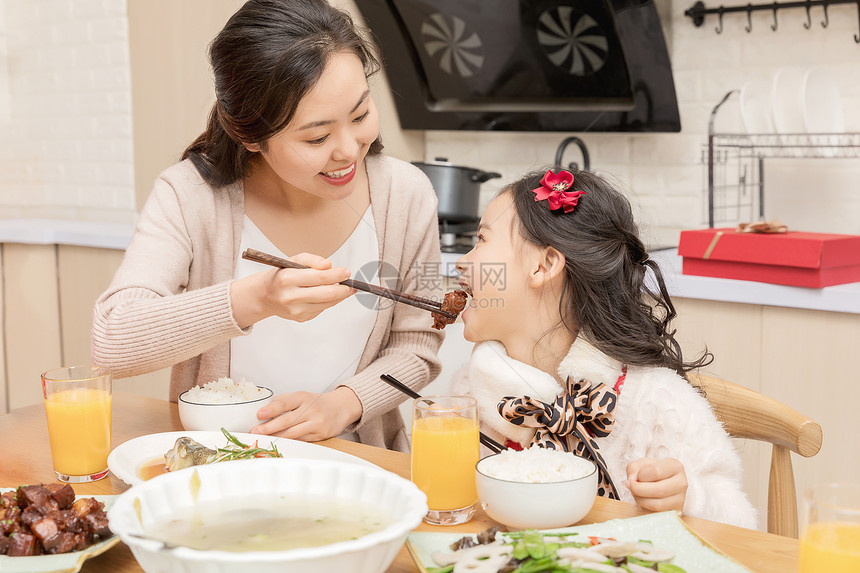 其乐融融的一家人图片