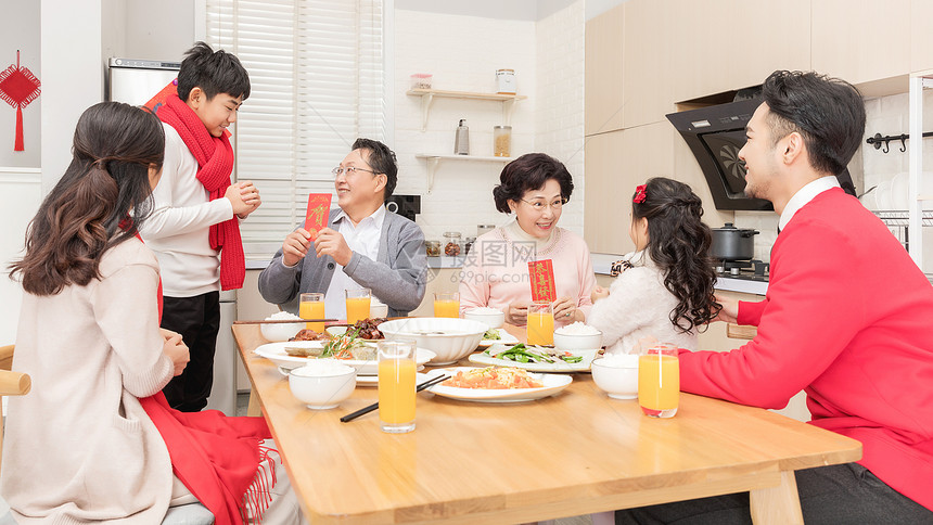 年夜饭发红包图片