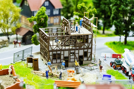 工人玩具房屋建设背景