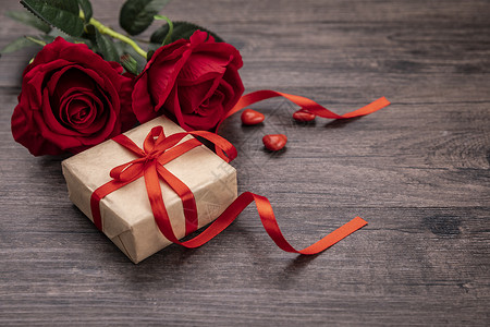 一束红玫瑰520情人节礼物盒背景