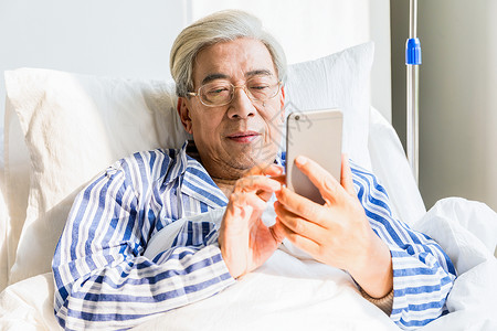 手机发信息患病老人给家人发信息背景