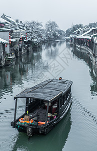 黑色复古游船西塘雪景背景