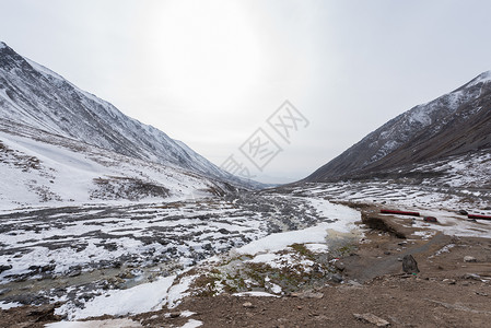 岗巴拉山口青海岗什卡雪峰背景