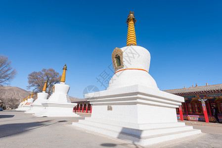 黄南青海吾屯下寺白塔背景