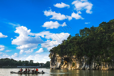 河里划船桂林背景