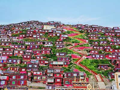 藏式房屋色达密集的红色房屋背景