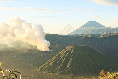 沉寂火山印尼活火山背景