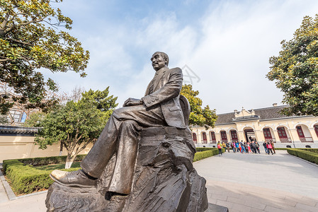 古式凳子南京总统府孙中山雕塑背景