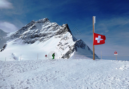 瑞士沙夫豪森瑞士阿尔卑斯山少女峰背景