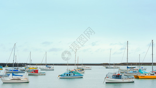 船停靠新西兰基督城海边风光背景