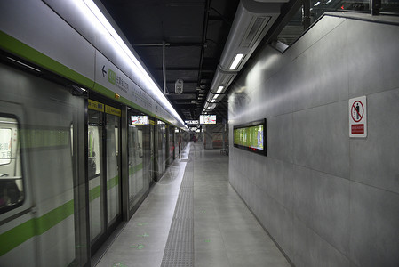 武汉地铁站站台内景图片