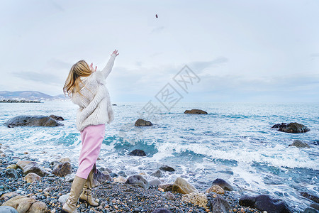 日本自然风光北海道小樽朝里美女背影背景