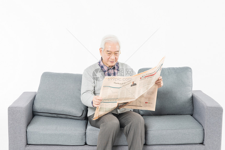 老年生活看报纸图片