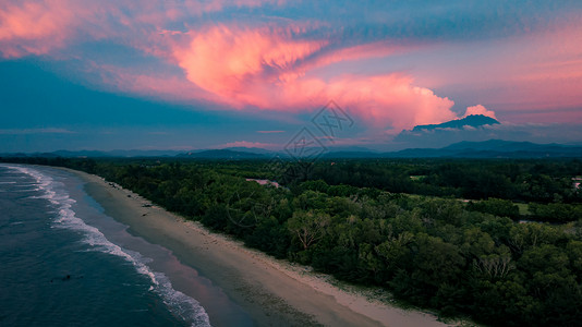 马来西亚海河湾日落背景图片